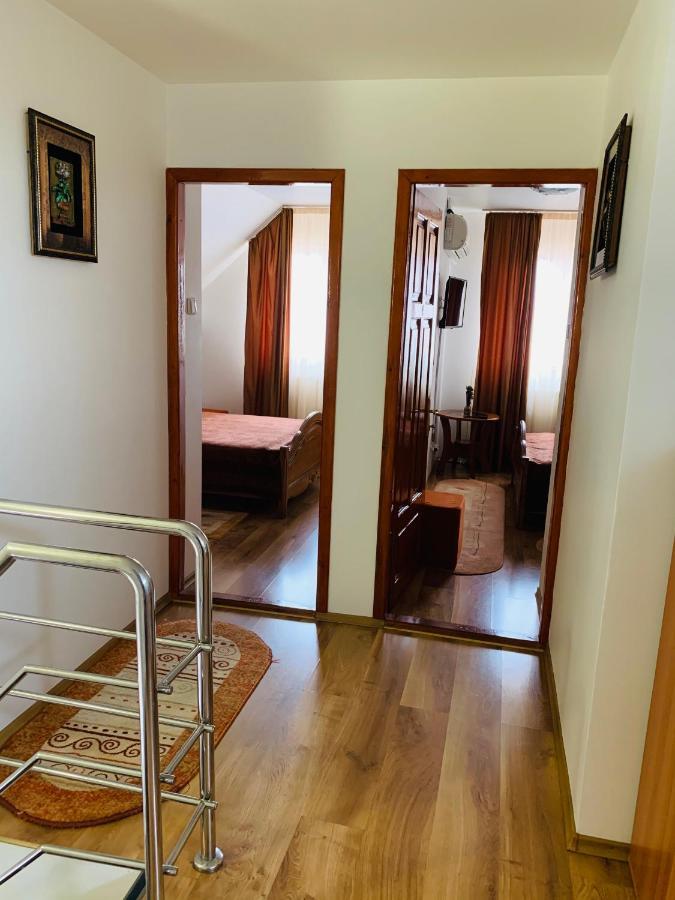 Alex & Maria Cărpinişu Exterior foto