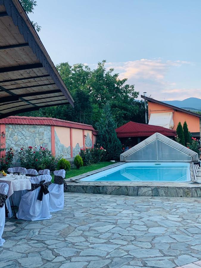 Alex & Maria Cărpinişu Exterior foto