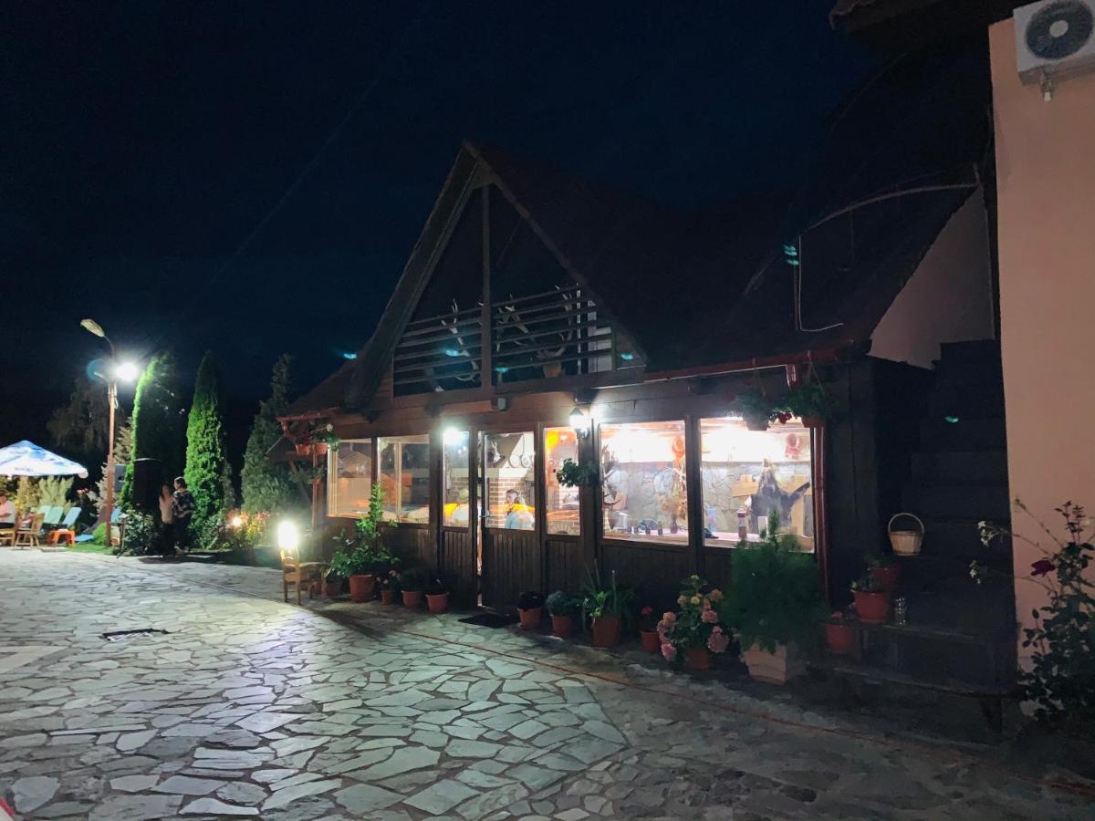 Alex & Maria Cărpinişu Exterior foto