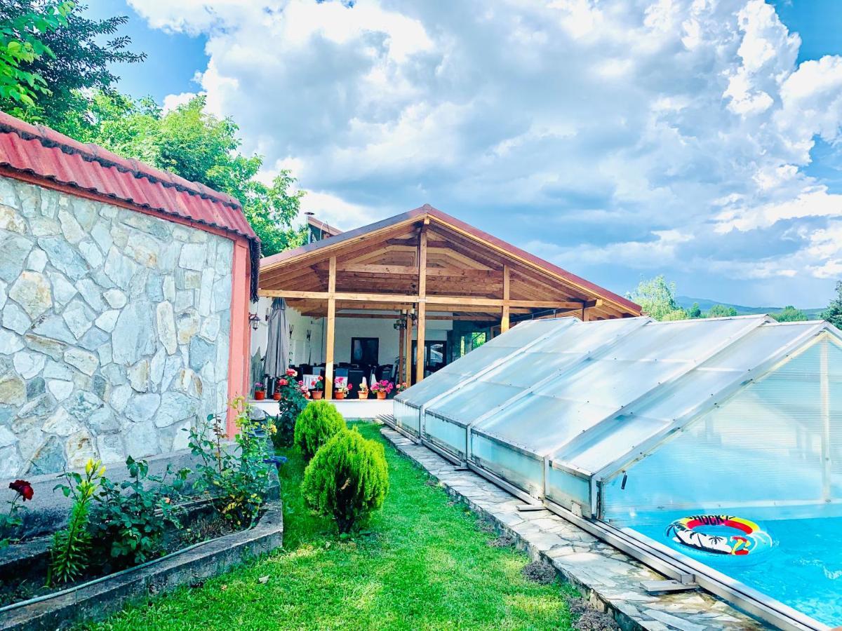 Alex & Maria Cărpinişu Exterior foto